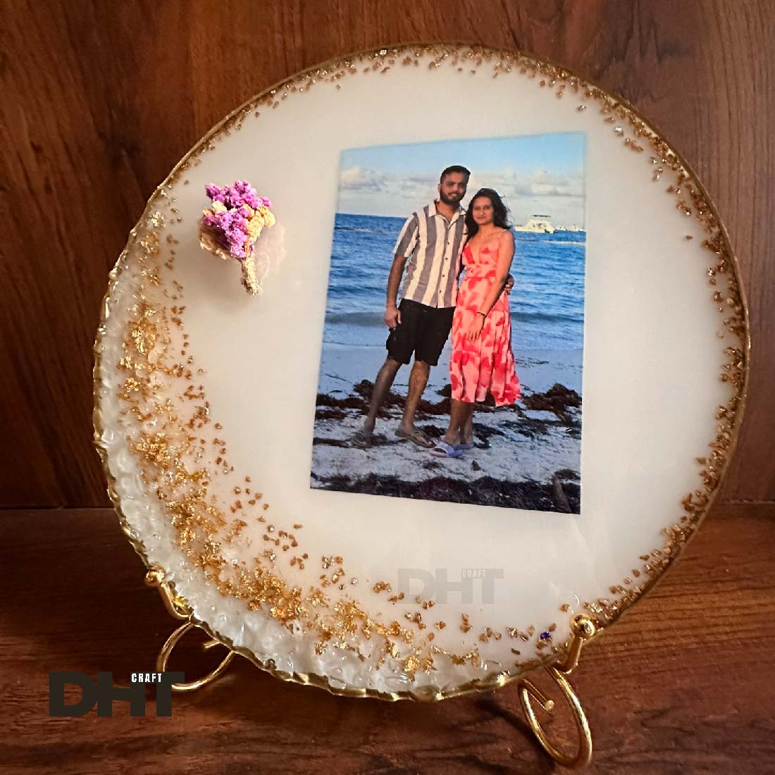 Resin art photo frame with couple photo and white background with little flower bouquet